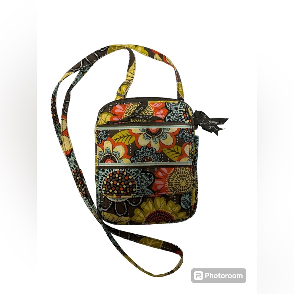 Vera Bradley Vintage Iconic mailbag crossbody. Floral lift flap front.